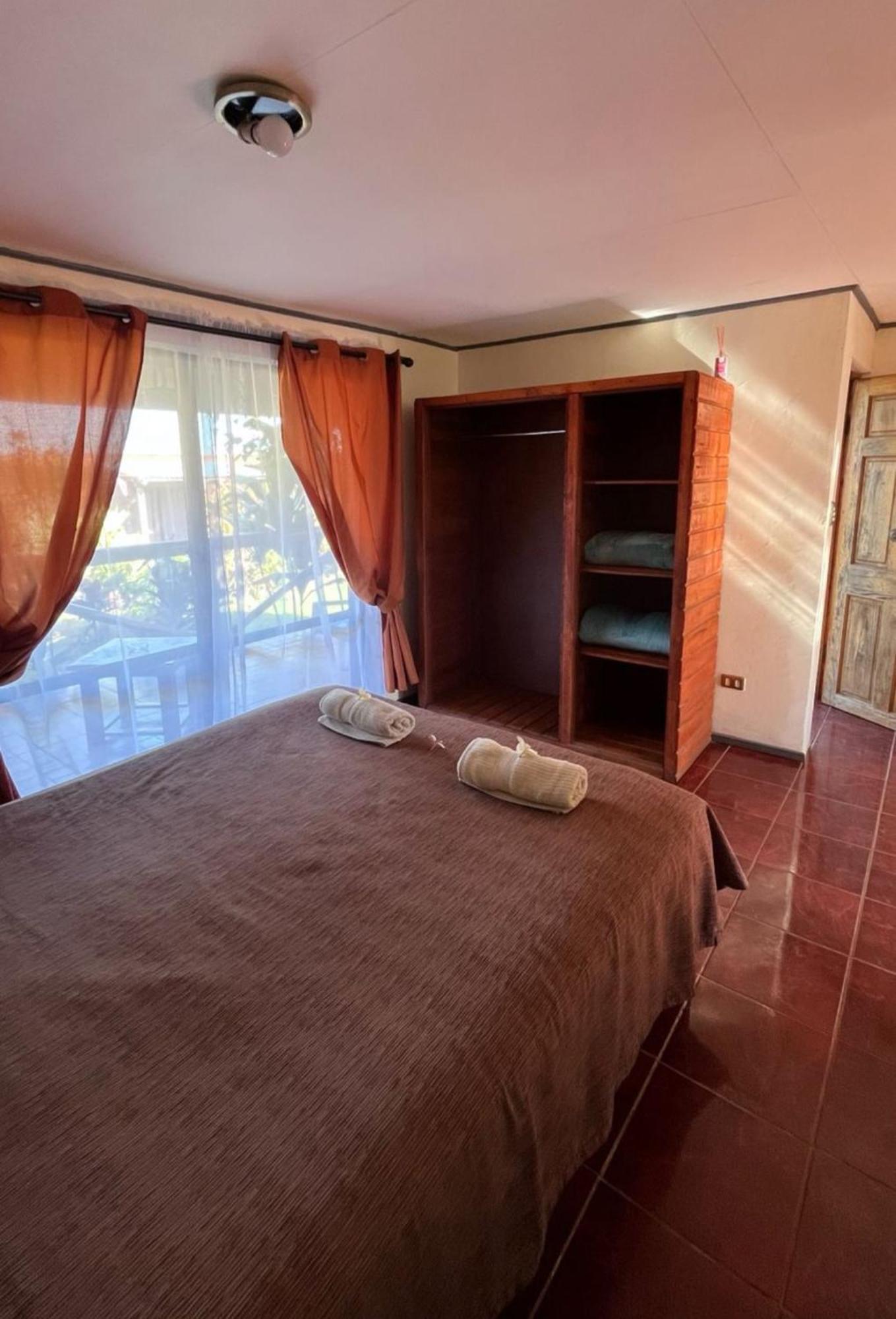 Bed & Breakfast Chez Jerome Hanga Roa